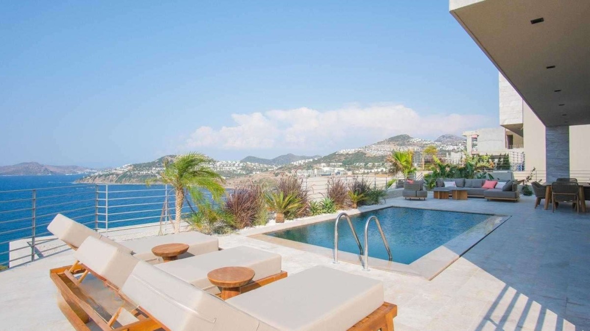 Gümüşlük'te Özel Havuzlu Bodrum Villası - Panoramik Deniz Manzaralı