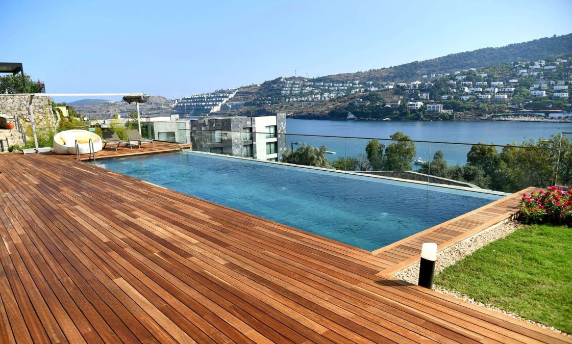 Bodrum'da Özel Plaja Erişimli Modern Villa